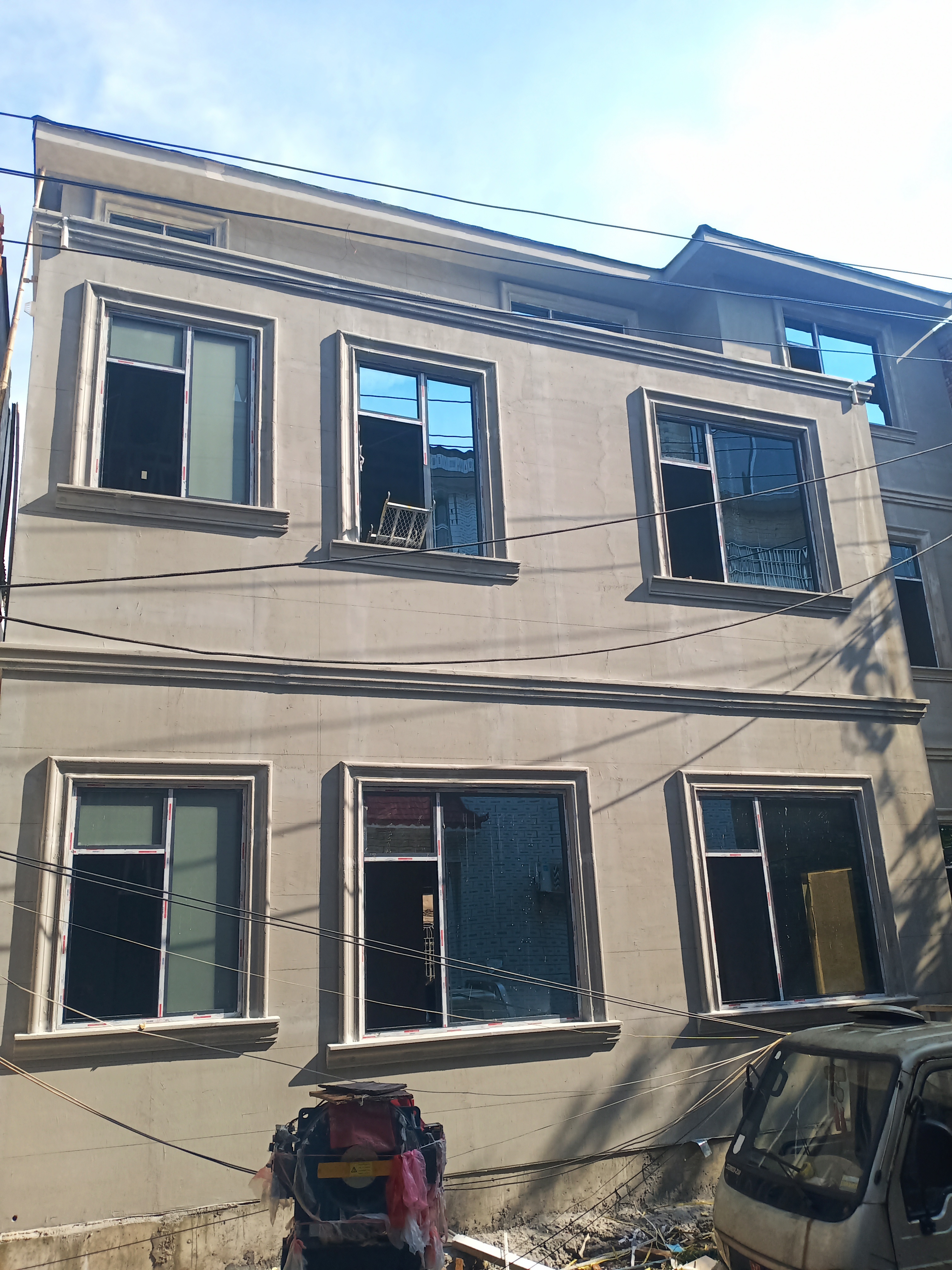 正在搭建中的轻钢别墅